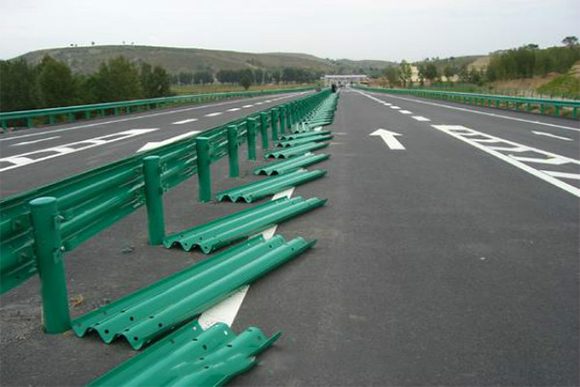 随州波形护栏的维护与管理确保道路安全的关键步骤